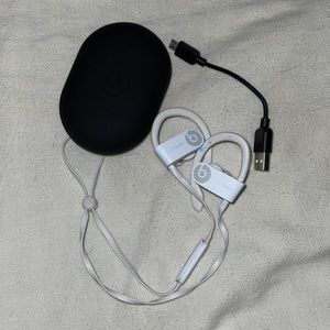SOLD Powerbeats 3- used
